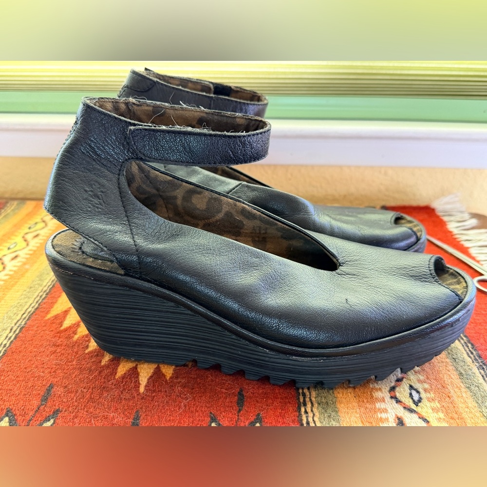 Black Leather Fly London Wedge Sandals 40